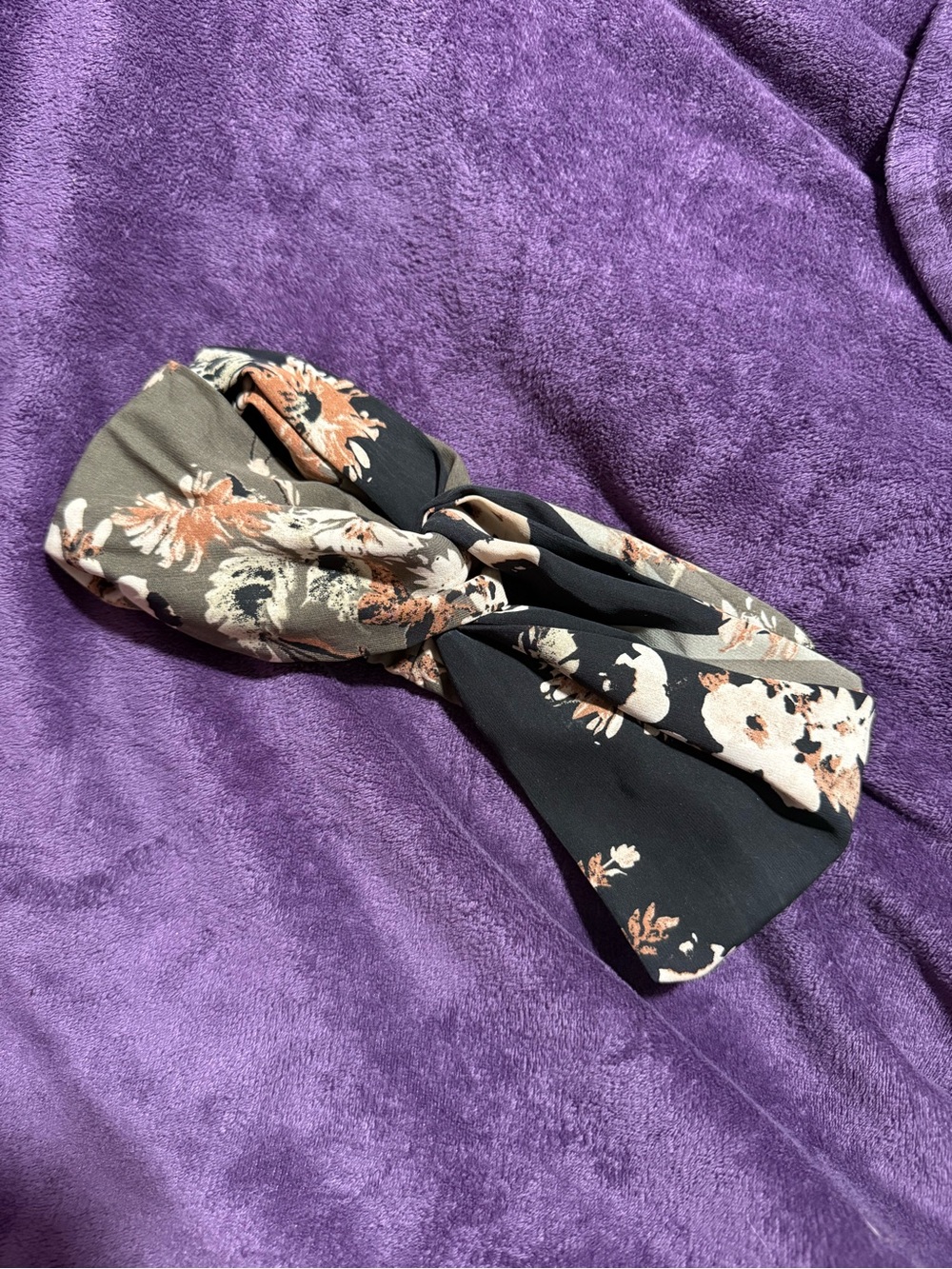 Floral Twist Headband in Black, taupe and green